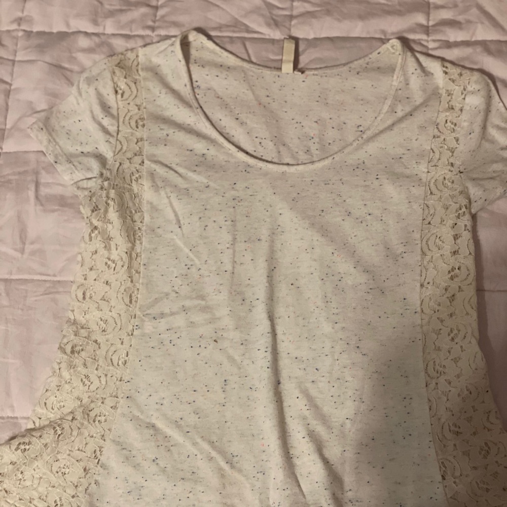 scoop neck speckled juniors shirt with lace detail